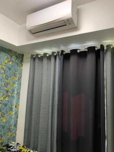 a room with a curtain and a air conditioner at Stay Cay Affordable Price by -Mang Domeng in Manila
