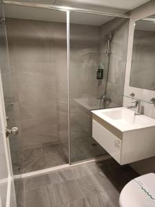 Koupelna v ubytování Mu Chen Hotel