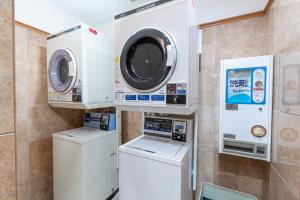 a laundry room with a washer and dryer at Hotel Endear Gifu in Gifu