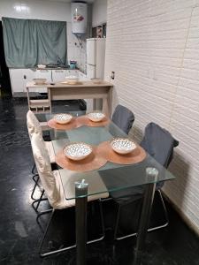 una mesa con sillas y platos encima en Casona con Barbacoa en Av princ, en Montevideo