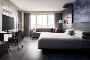 TV in/ali zabaviščno središče v nastanitvi Boulder Marriott