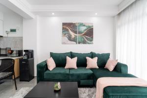 Imagen de la galería de Sun-Splashed Arty W/Panoramic Views, en Nairobi