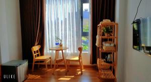 TV a/nebo společenská místnost v ubytování Việt Homestay Quy Nhơn
