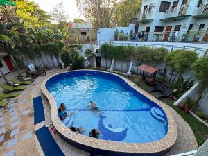 Bazén v ubytování Mountain View Garden Inn Coron nebo v jeho okolí