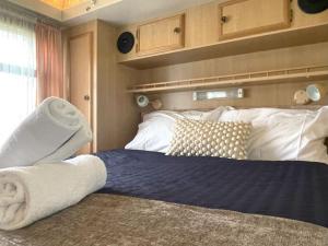 Kerang Holiday park客房内的一张或多张床位