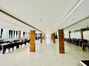 Restaurace v ubytování The Four Season Resort - Top Rated & Most Awarded Property in Mussoorie