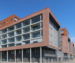 an apartment building with a brick at Viihtyisä täysin kalustettu ja varustettu yksiö Logomolla 1vrk-36kk in Turku