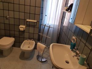 a small bathroom with a toilet and a sink at B&B Monté in Montesilvano