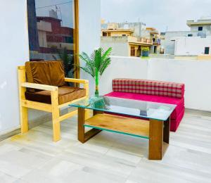 a living room with a couch and a coffee table at Green lounge Homestay in Amritsar