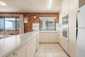 Kuchyň nebo kuchyňský kout v ubytování San Clemente Unit 4 24 Orvieto Terrace