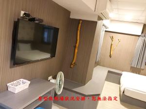 TV a/nebo společenská místnost v ubytování My House Hotel 宜蘭縣旅館280號