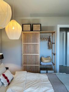 a bedroom with a bed and a shelf with baskets at Casa Del Sole in Agra