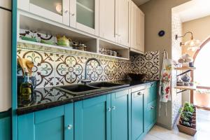 A kitchen or kitchenette at Helios Selene
