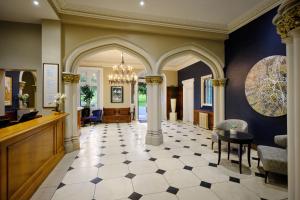 Vstupní hala nebo recepce v ubytování Delta Hotels by Marriott Breadsall Priory Country Club