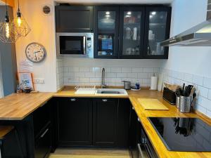 Kuchyň nebo kuchyňský kout v ubytování Mountain View Apartment in Morzine