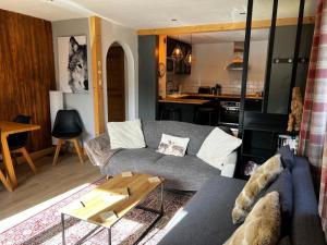 a living room with a couch and a table at Lovely 2 Bed Apartment in Morzine with garden in Morzine