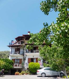 The building in which a vendégházakat is located