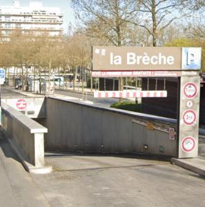 a building with a sign that reads la bregue at France Hôtel in Niort