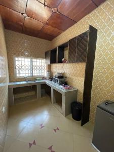 a kitchen with a counter and a table in a room at Shirley’s Corner in Kumasi