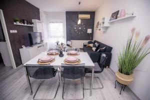 a kitchen and living room with a table and chairs at Apartman Day in Čakovec