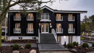 a black and white house with white windows at Strandglück Prerow in Prerow