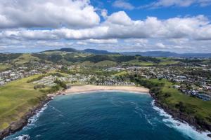 una vista aérea de una playa y el océano en Ridgewaters Retreat, en Kiama