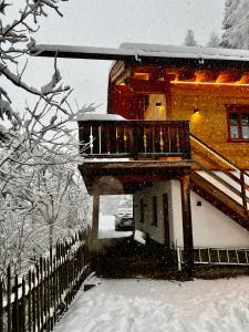 Wuidererhüttn, Charlet in Alleinlage mit freistehendem Saunahaus durante l'inverno