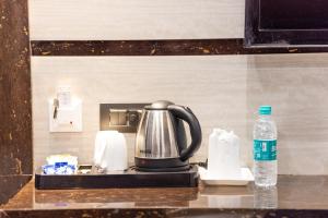 Eldhús eða eldhúskrókur á Hotel Cosmo Near BLK Hospital Karol Bagh
