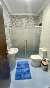 Kupaonica u objektu Luxury Apartment 3BR near 7th circle