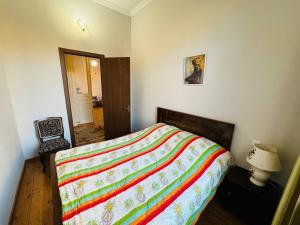Rúm í herbergi á guest house "BUBU"