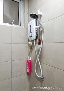 Ένα μπάνιο στο Metropol Serviced Apartment Nice Pool View 3 BR