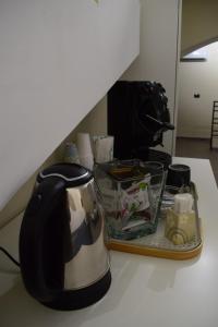Oprema za pripravo čaja oz. kave v nastanitvi Mirea