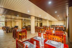 a dining room with tables and chairs in a restaurant at The Pahuna Retreat in Gangtok