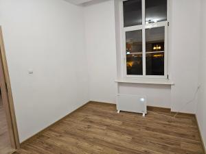 a room with a window and a white radiator at Apartament w Centrum Kalisza in Kalisz