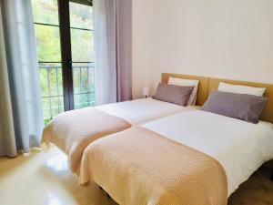 Postel nebo postele na pokoji v ubytování Los Arqueros Las Jacarandas + 37 fotografií