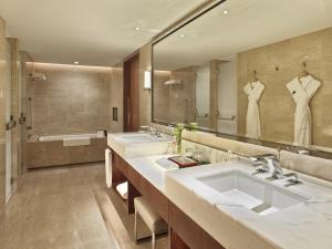 Ένα μπάνιο στο White Swan Hotel