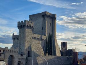a building with a tower on top of it at Rosa d' Inverno in Piancastagnaio