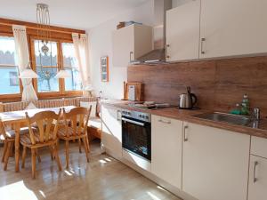 Köök või kööginurk majutusasutuses Hörnerblick