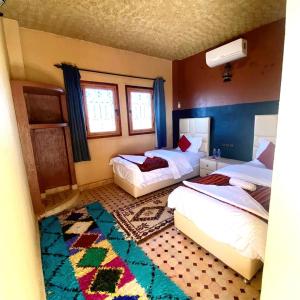 Postel nebo postele na pokoji v ubytování Riad Hassi Labied Merzouga