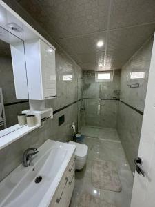 Et badeværelse på Villa Dream Antalya döşemealtı
