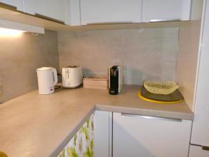 Kuchyňa alebo kuchynka v ubytovaní Cozy Apartment Steyr Mitte, ruhig, Parkplatz, Terasse, 2 Schlafzimmer, WLAN