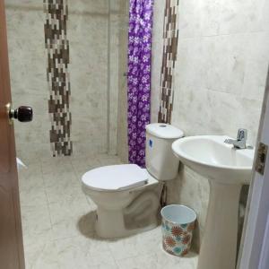 Bilik mandi di Hermoso apartamento en Popayán