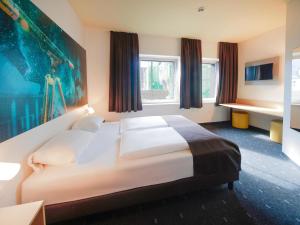 Säng eller sängar i ett rum på B&B Hotel Jena