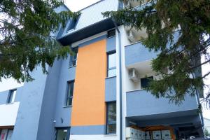 une vue extérieure d'un bâtiment dans l'établissement Triple A Apartments, à Sarajevo