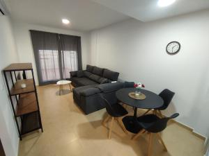 a living room with a couch and a table at Easy Rent Management 292 in Roldán
