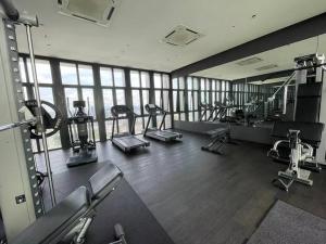 Fitness centrum a/nebo fitness zařízení v ubytování REVO Aurora @ Pavilion Bukit Jalil Kuala Lumpur