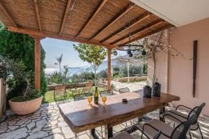 Zahrada ubytování Paralio Astros Beachfront Suites