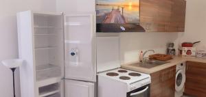 Kuchyň nebo kuchyňský kout v ubytování Ammoudaries appartment