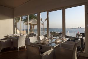 a dining room with a table and chairs and the ocean at Dana Beach Resort in Half Moon Bay