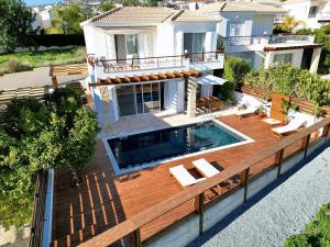 Bazén v ubytování Villa Aura - Villa in Peyia nebo v jeho okolí